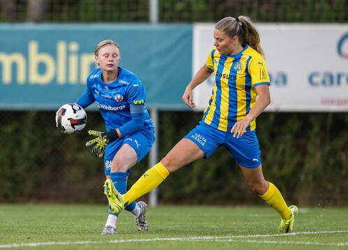 Helsingborgs målvakt Hannah Tegestål och Eskilsminnes