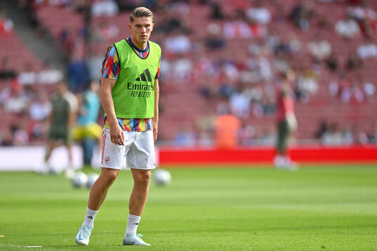 Viktor Gyökeres of Arsenal warming up