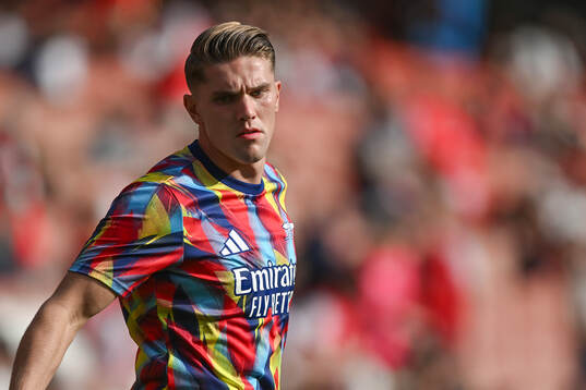 Viktor Gyökeres of Arsenal warming up