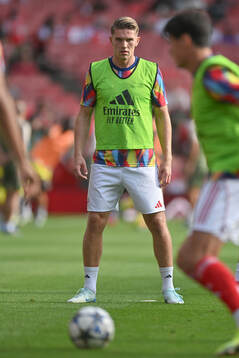 Viktor Gyökeres of Arsenal warming up