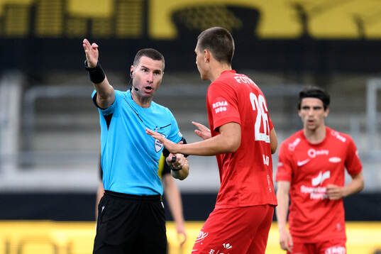 Referee Georgi Kabakov