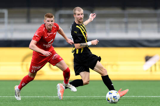 Thore Pedersen of Brann and Simon Gustafson of Häcken