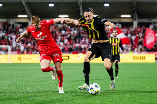 Thore Pedersen of Brann and Amor Layouni of Häcken