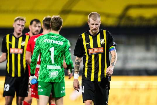 Simon Gustafson of Häcken looks dejected