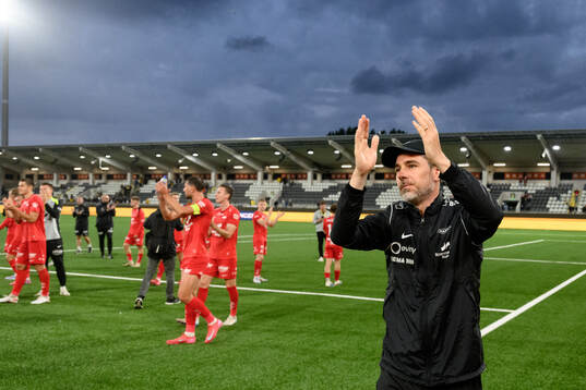 Coach Freyr Alexandersson of Brann celebrates