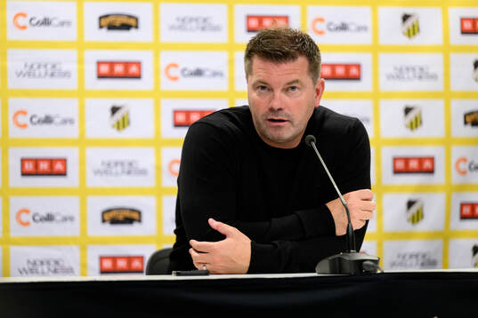 Coach Jens Gustafsson of Häcken at a press conference