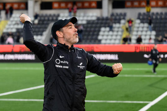 Coach Freyr Alexandersson of Brann celebrates
