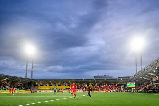 Fredrik Knudsen of Brann and Amor Layouni of Häcken