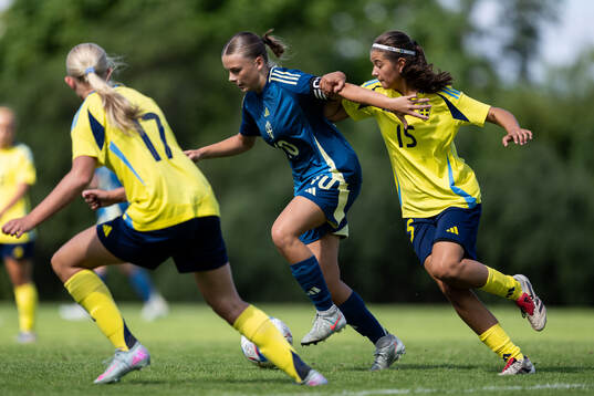 Lily Berglund och Tilde Bari