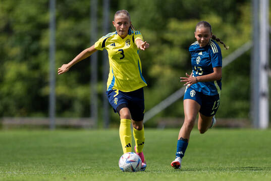 Moa Dunegård och Tyra Strindholm