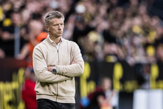 Coach Mikkjal Thomassen of AIK