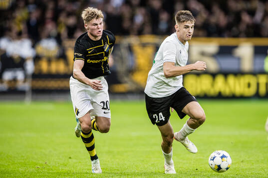 Erik Hovden Flataker of AIK and Miljan Krpic of Györi ETO