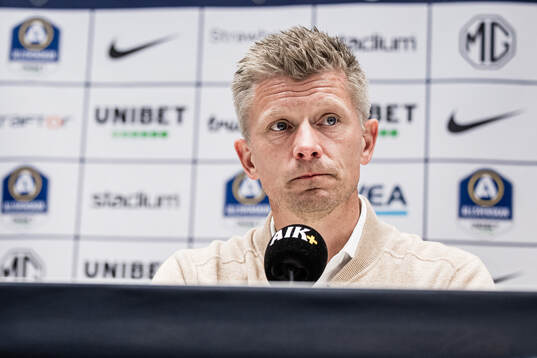 Coach Mikkjal Thomassen of AIK