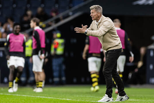 Coach Mikkjal Thomassen of AIK