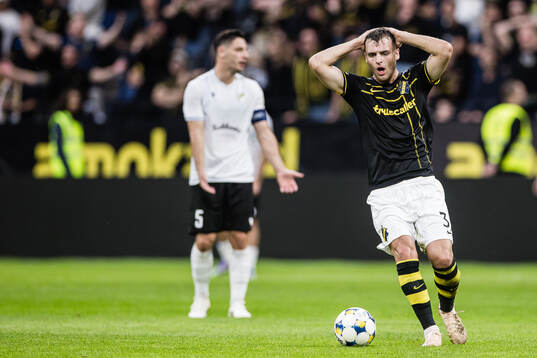 Aron Csongvai of AIK reacts