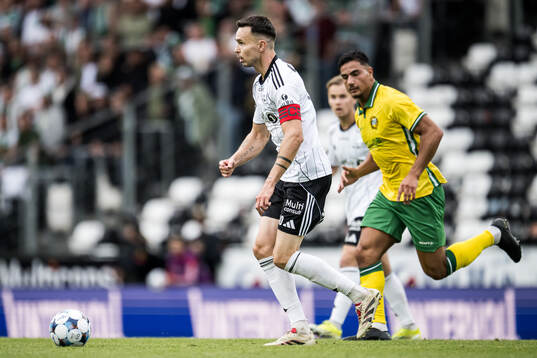 Ole Selnæs of Rosenborg and Jusef Erabi of Hammarby