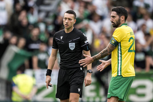 Referee Zorbay Kucuk and Nahir Besara of Hammarby