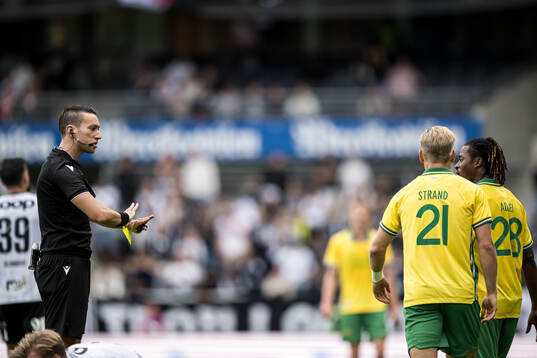 Referee Zorbay Kucuk and Simon Strand of Hammarby