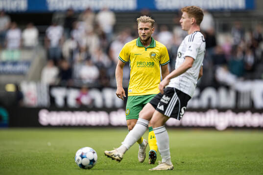 Simon Strandof Hammarby and Aslak Fonn Witry of Rosenborg