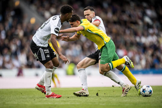 Adrian Lahdo of Hammarby and Ole Selnæs of Rosenborg