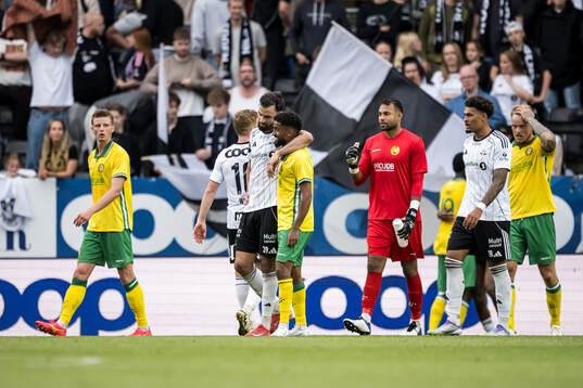 Dino Islamovic of Rosenborg and Tesfaldet Tekie of Hammarby