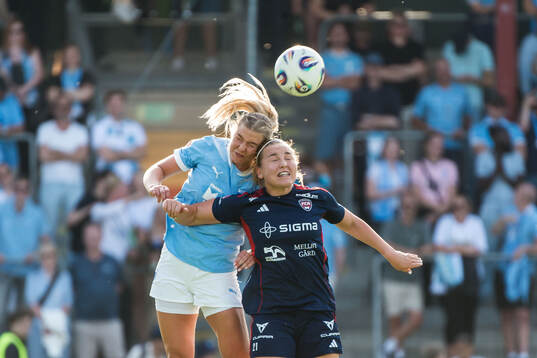 Malmö FFs Ellen Löfqvist och Rosengårds Oona Sevenius