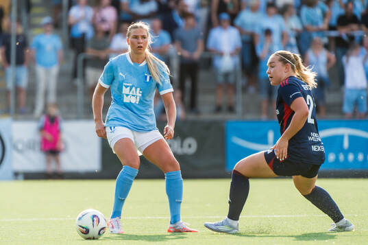 Malmö FFs Ellen Löfqvist och Rosengårds Oona Sevenius