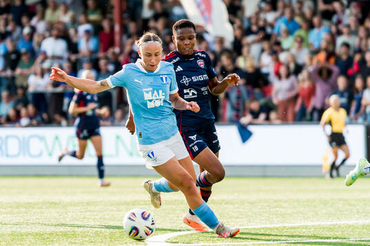Malmö FFs Miljana Ivanovic och Rosengårds Halimatu Ayinde