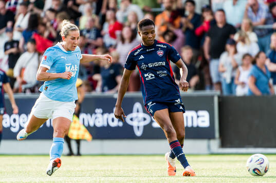 Malmö FFs Mia Persson och Rosengårds Halimatu Ayinde