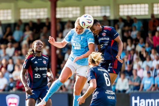 Malmö FFs Ellen Löfqvist och Rosengårds Halimatu Ayinde