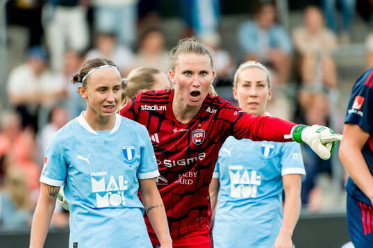 Malmö FFs Miljana Ivanovic och Rosengårds målvakt