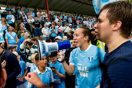 Malmö FFs Anna Plantin och supportrar jublar
