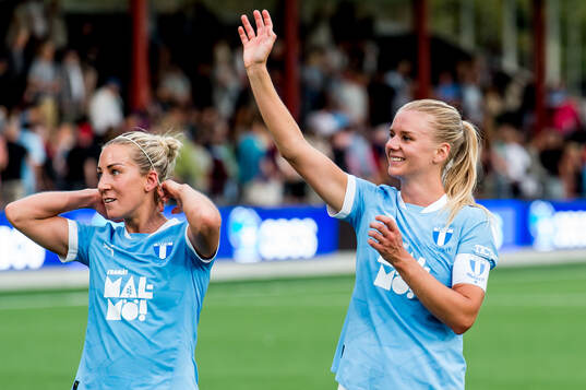 Malmö FFs Mia Persson och Nellie Lilja jublar