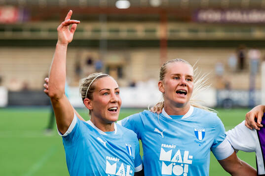 Malmö FFs Mia Persson och Nellie Lilja jublar