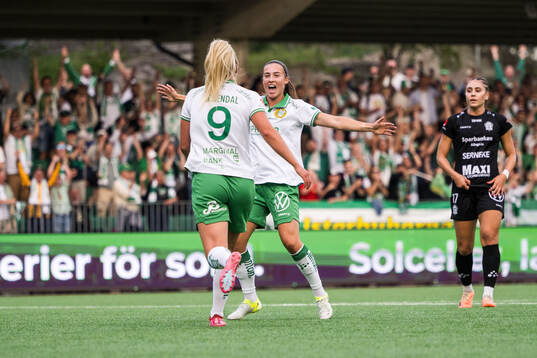 Hammarbys Anna Jøsendal och Vilma Emilia Koivisto jublar