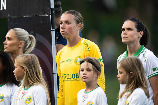 Hammarbys målvakt Melina Loeck och Simone Boye Sørensen