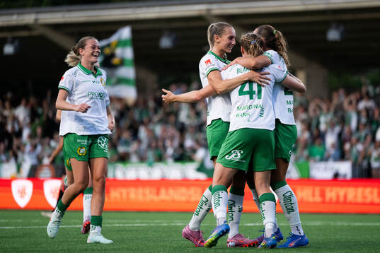 Hammarbys Julie Blakstad jublar med Ellen Wangerheim, Vilde
