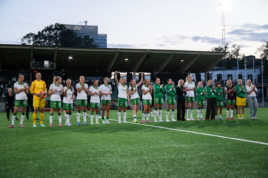 Hammarbys spelare jublar