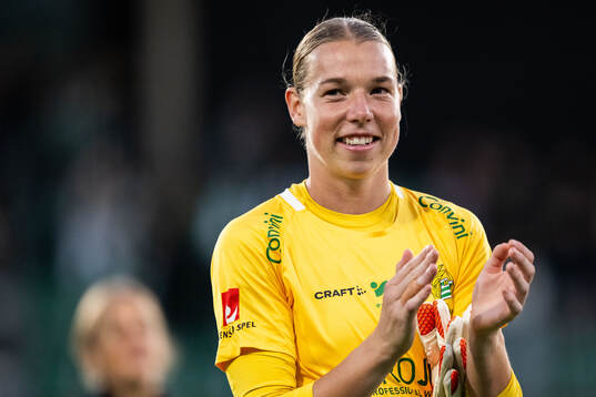 Hammarbys målvakt Melina Loeck jublar