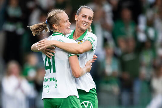 Hammarbys Julie Blakstad jublar med Ellen Wangerheim