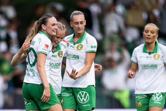 Hammarbys Julie Blakstad jublar med Vilde Hasund och Ellen