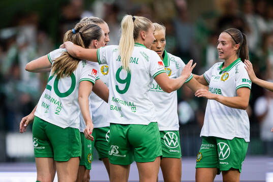 Hammarbys Julie Blakstad jublar med Vilde Hasund, Ellen
