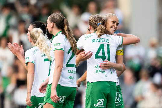 Hammarbys Julie Blakstad och Alice Carlsson jublar