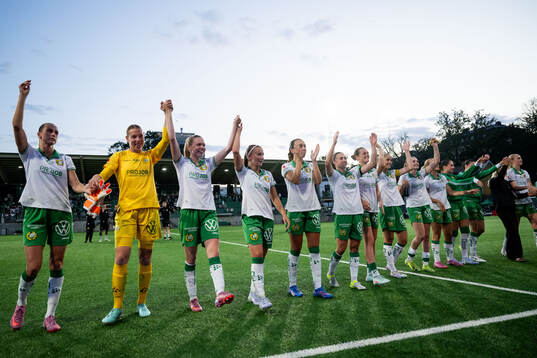Hammarbys spelare jublar