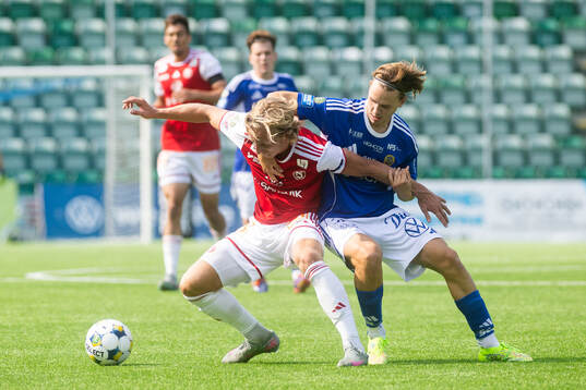 Sandvikens IFs Oskar Löfström och GIF Sundsvalls Ture