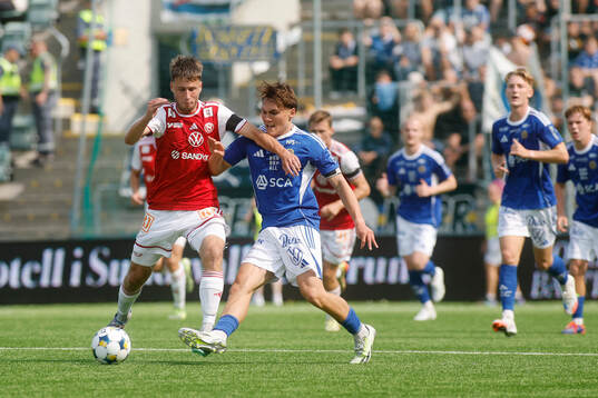 Sandvikens IFs Filip Olsson och GIF Sundsvalls Miguel