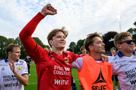 Sirius målvakt David Celic jublar