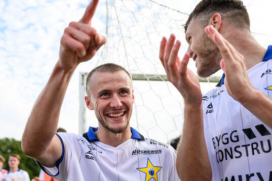 Sirius Melker Heier och Tobias Anker jublar