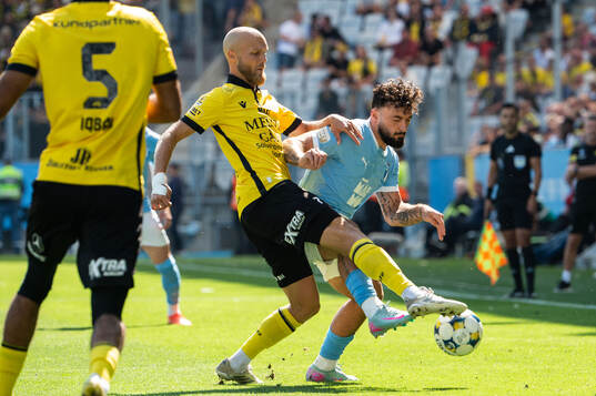 Mjällbys Viktor Gustafson och Malmö FFs Sead Haksabanovic