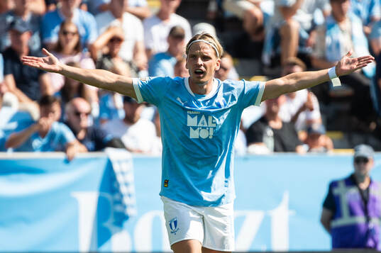 Malmö FFs Jens Stryger Larsen reagerar